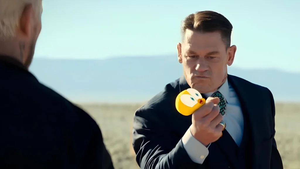 John Cena a Coyote vs. ACME című, szepbember 24-én magyar mozikba érkező film egyik jelenetében