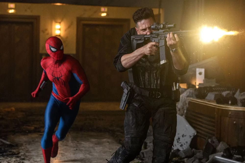 Tom Holland mint Peter Parker és Jon Bernthal mint a Punisher a Pókember - Vadonatúj nap című MCU-filmben