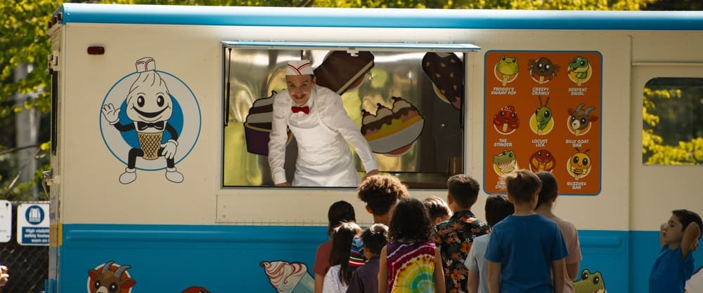 Jelenetfotó Eli Roth 2026-os horrorfilmjéből: A jégrémes (Ice Cream Man)