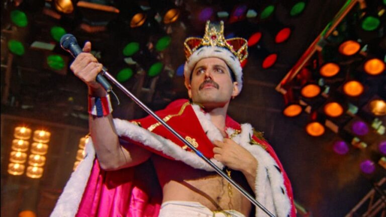Freddie Mercury a Queen Budapest című koncertfilmen, melyet a 2026-os Budapesti Klasszikus Film Maraton során tűznek először műsorra