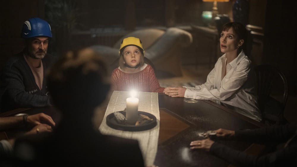 Jessica Chastain, Arabella Olivia Clark és Jay Duplass A másik mami című 2026-os Blumhouse-horrorban